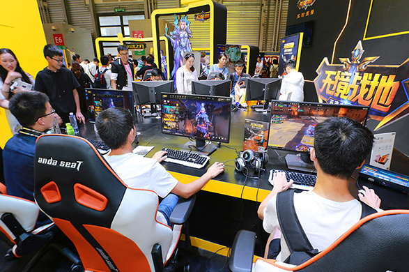 <b>虚实鸿沟玩家们将见证花魁时装凤求凰与国风汉服的美妙交融</b>